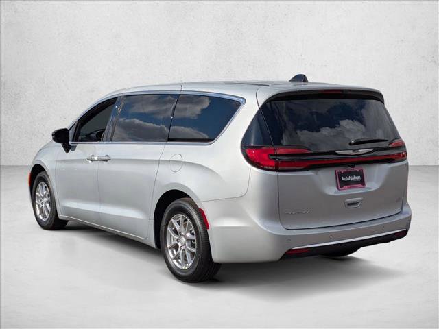New 2026 Chrysler Pacifica Select image 9