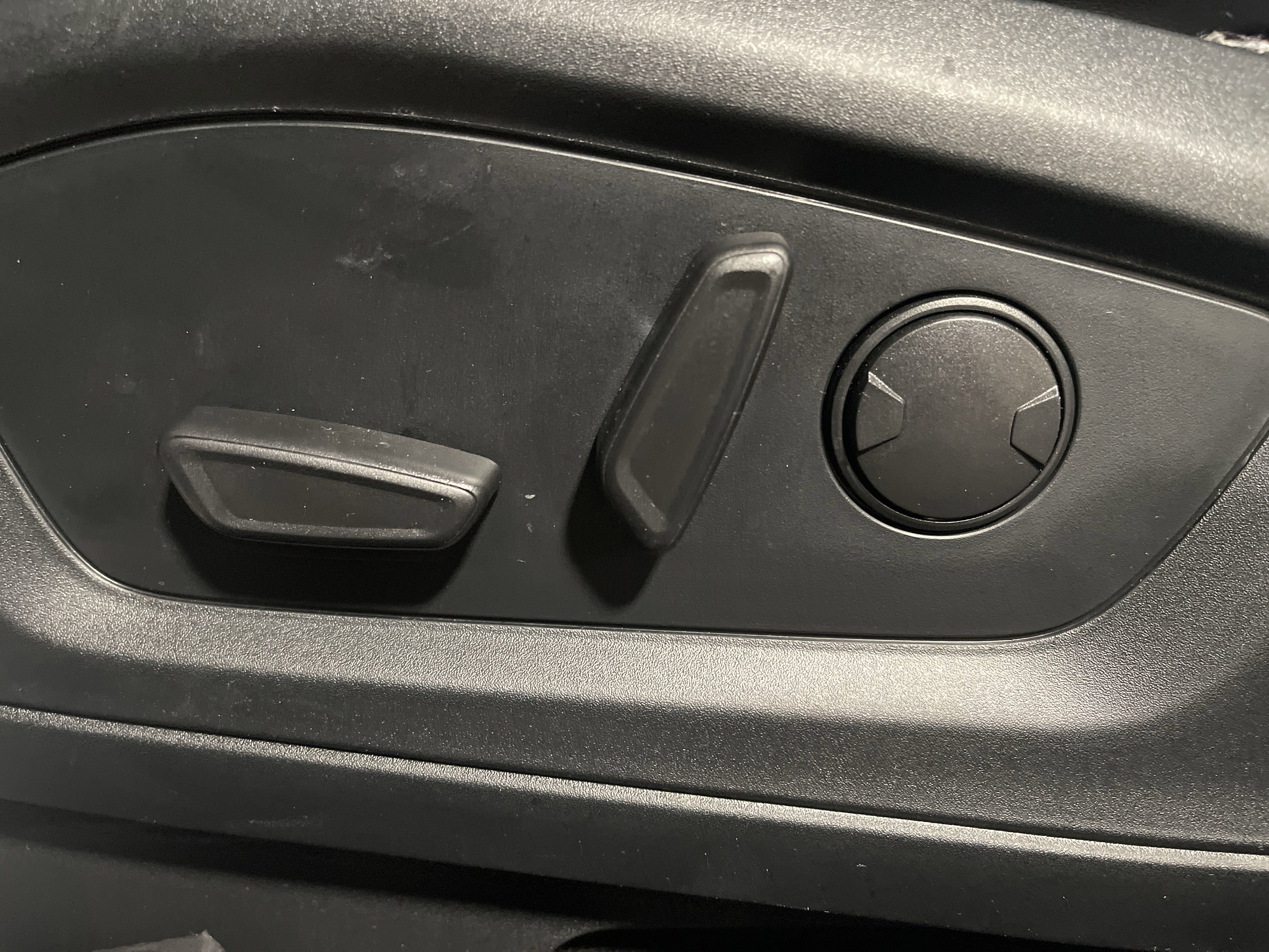 Used 2023 Ford Explorer XLT w/ Equipment Group 202A image 10