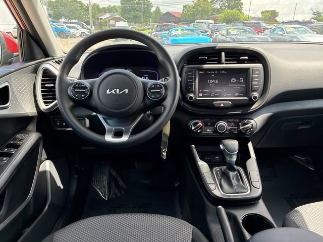 Used 2025 Kia Soul LX FWD image 18