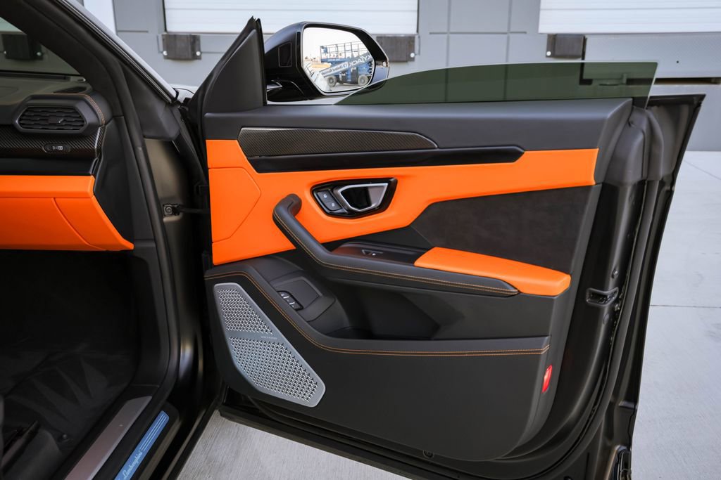 Used 2022 Lamborghini Urus image 27