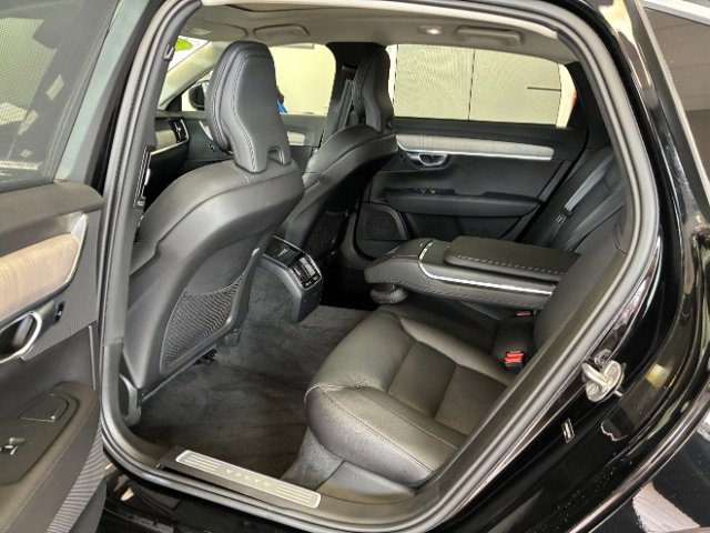 Used 2023 Volvo S90 B6 Plus image 26