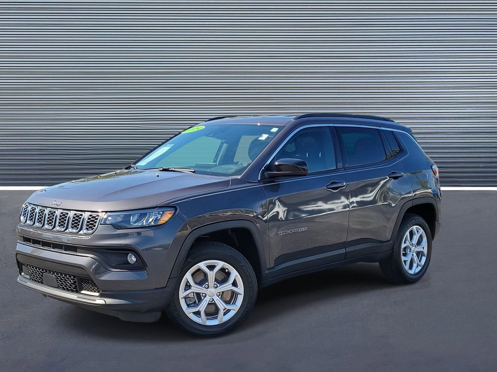 Used 2024 Jeep Compass Latitude image 1