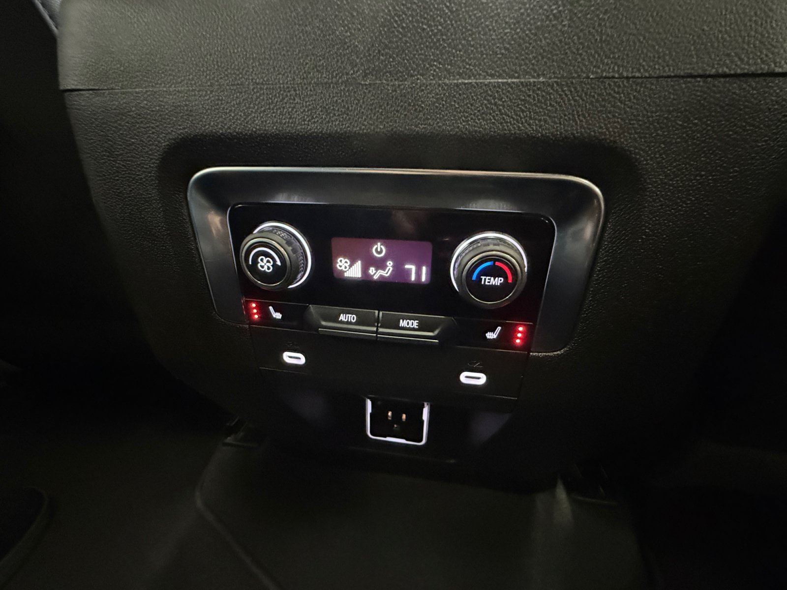 Used 2024 Chevrolet Tahoe RST w/ Luxury Package AWD/4WD image 24