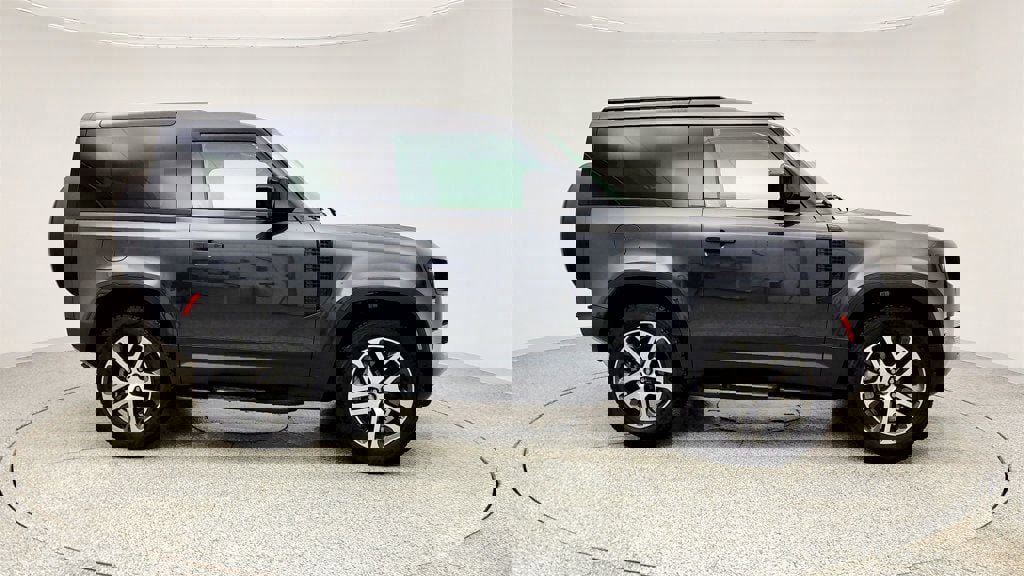 Used 2025 Land Rover Defender 90 S image 4