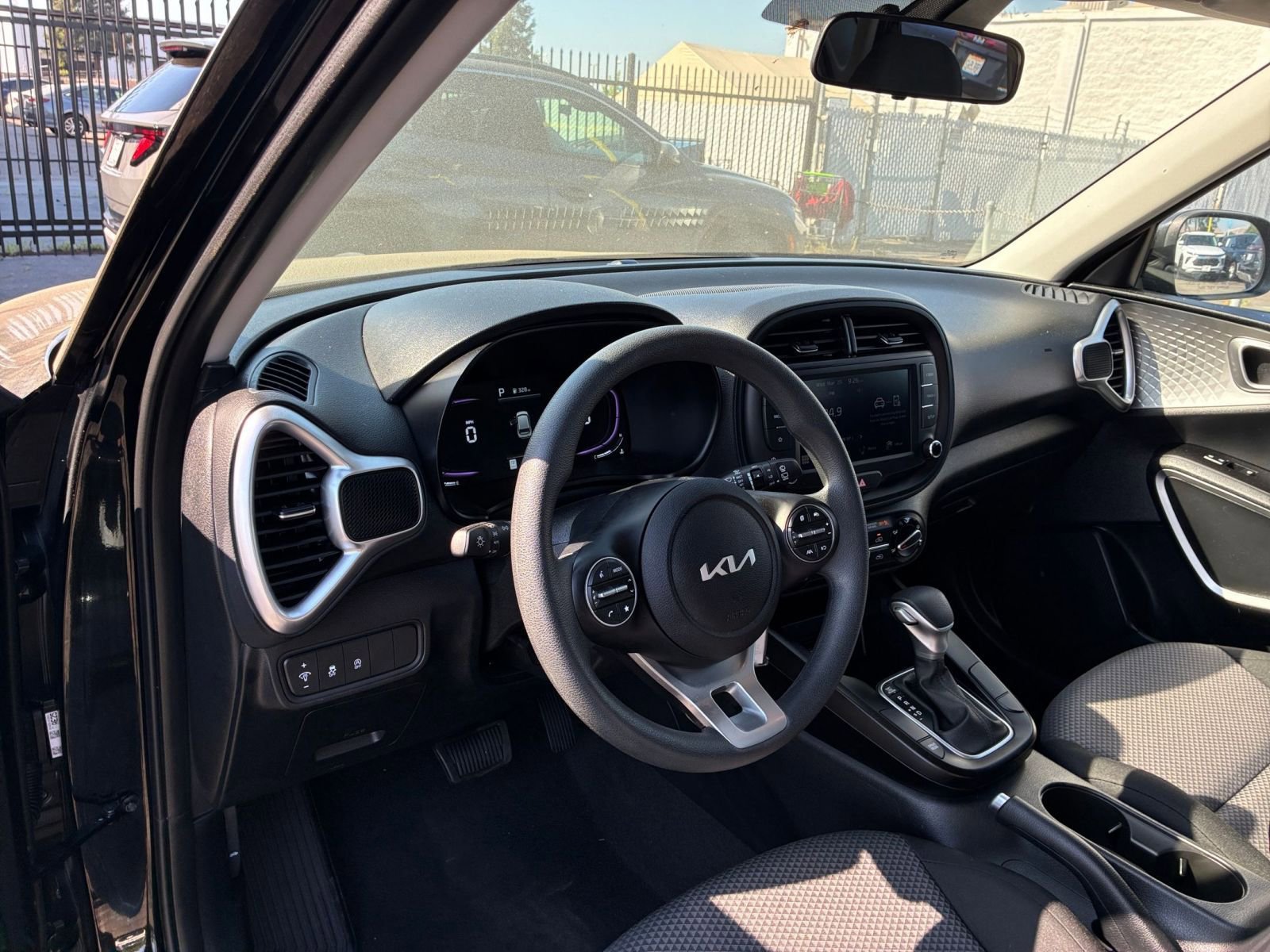 Used 2025 Kia Soul LX w/ LX Technology Package image 32