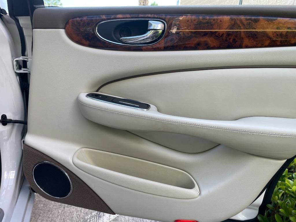 Used 2005 Jaguar XJ Vanden Plas RWD image 34
