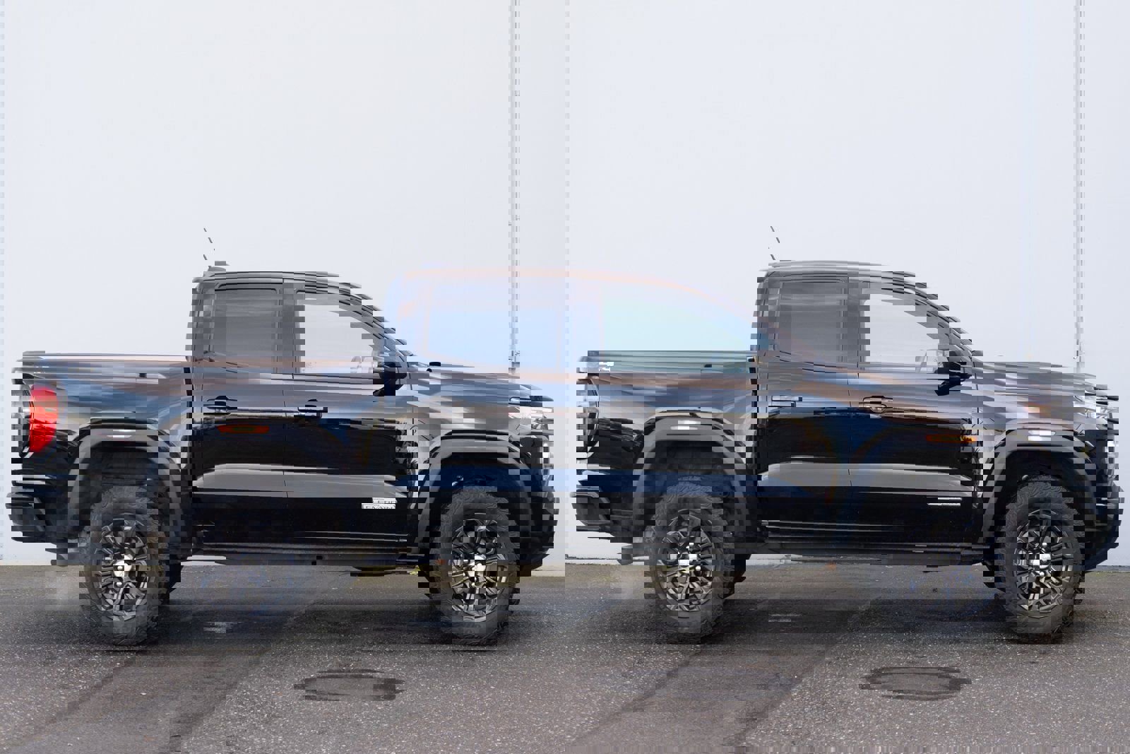 Used 2023 GMC Canyon Elevation w/ Convenience Package image 23