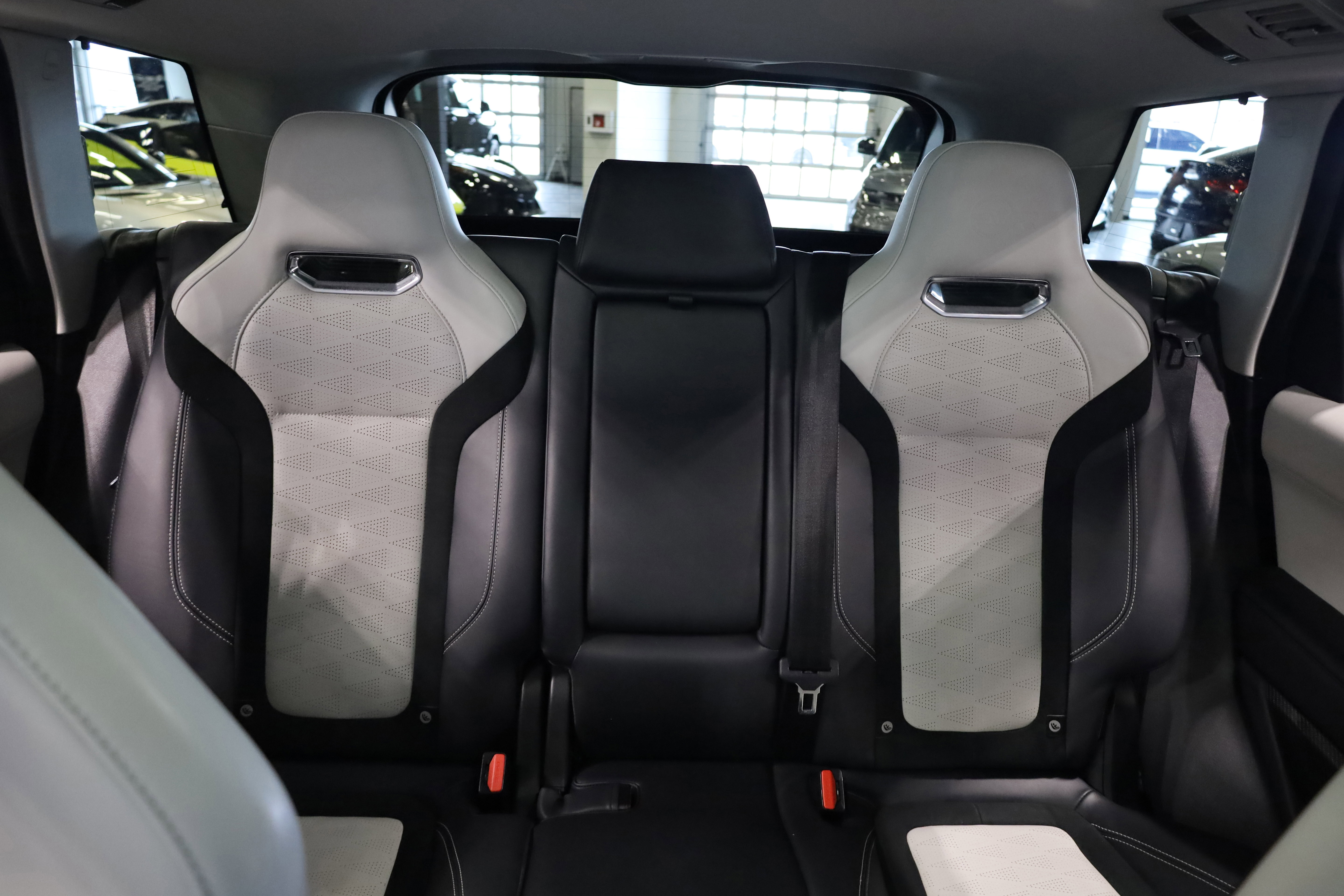 Used 2022 Land Rover Range Rover Sport SVR Carbon Edition image 31