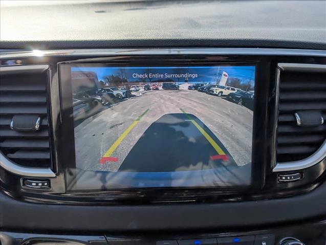 Used 2024 Chrysler Pacifica Touring-L image 14