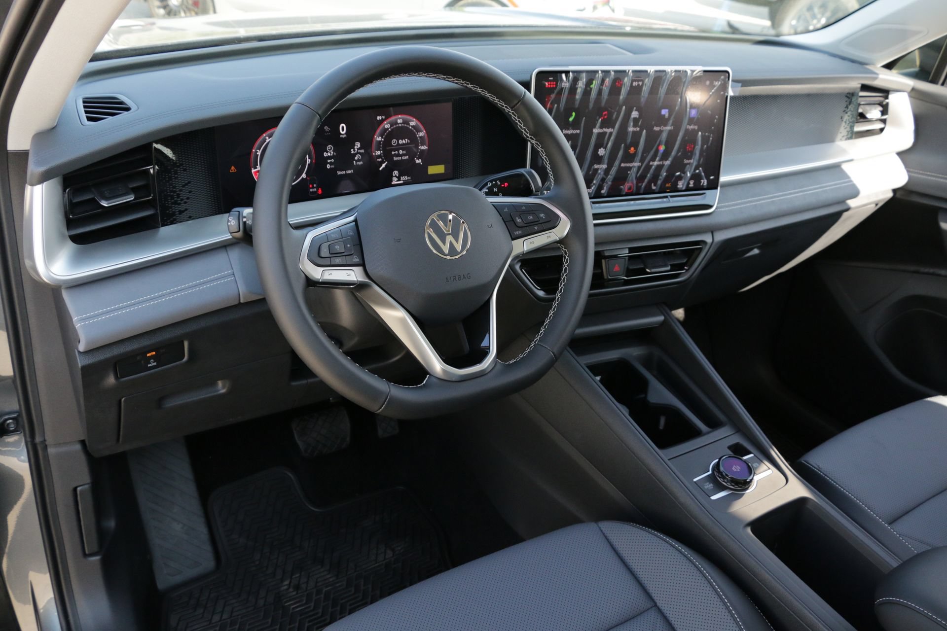Certified 2026 Volkswagen Tiguan SE FWD image 9