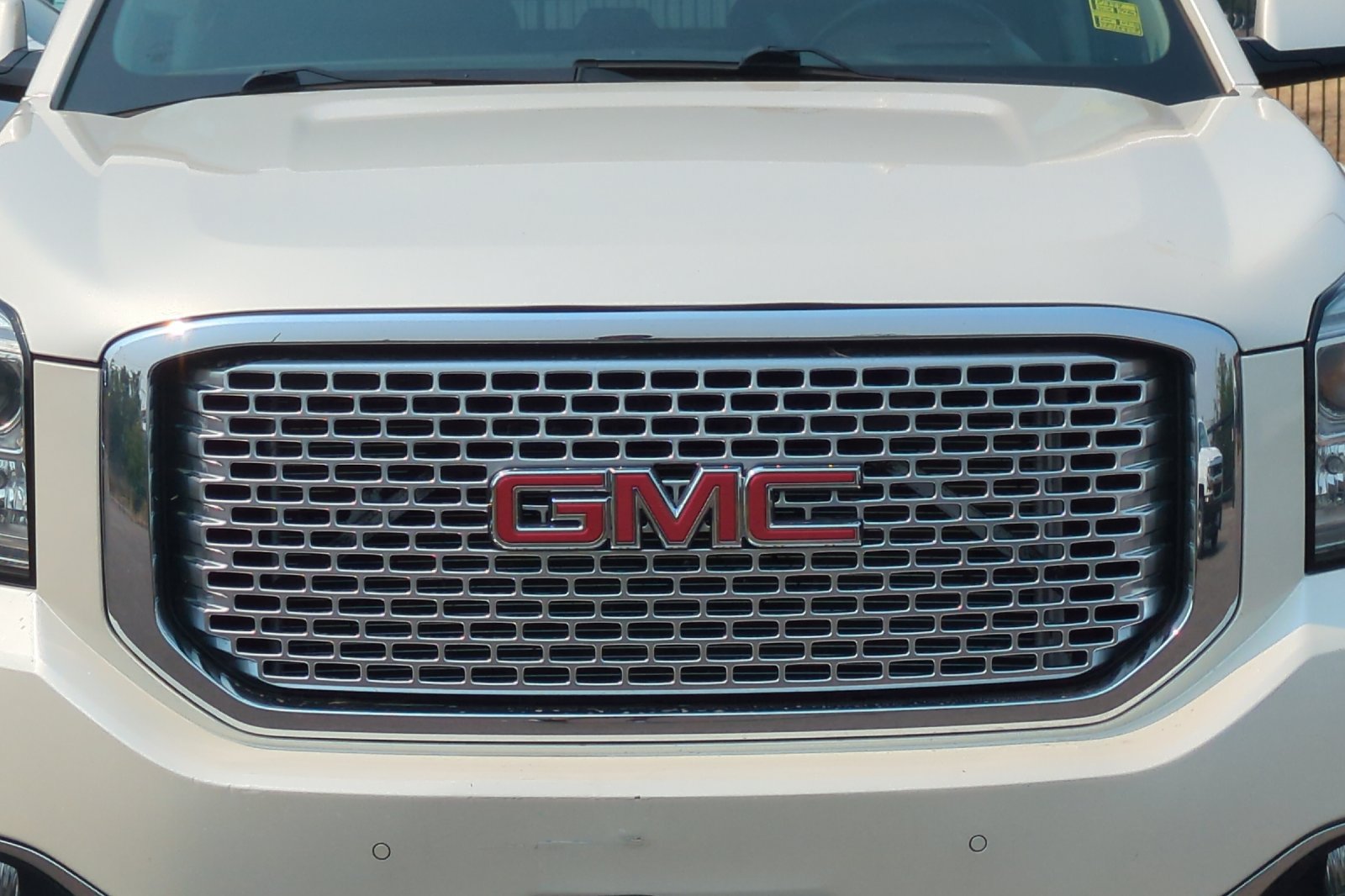 Used 2015 GMC Yukon Denali w/ Premium Package AWD/4WD image 44