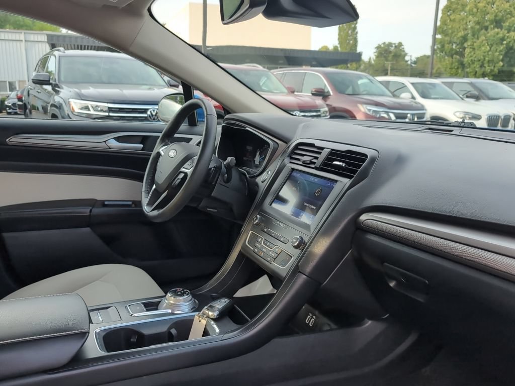 Used 2019 Ford Fusion SE w/ Equipment Group 151A FWD image 7