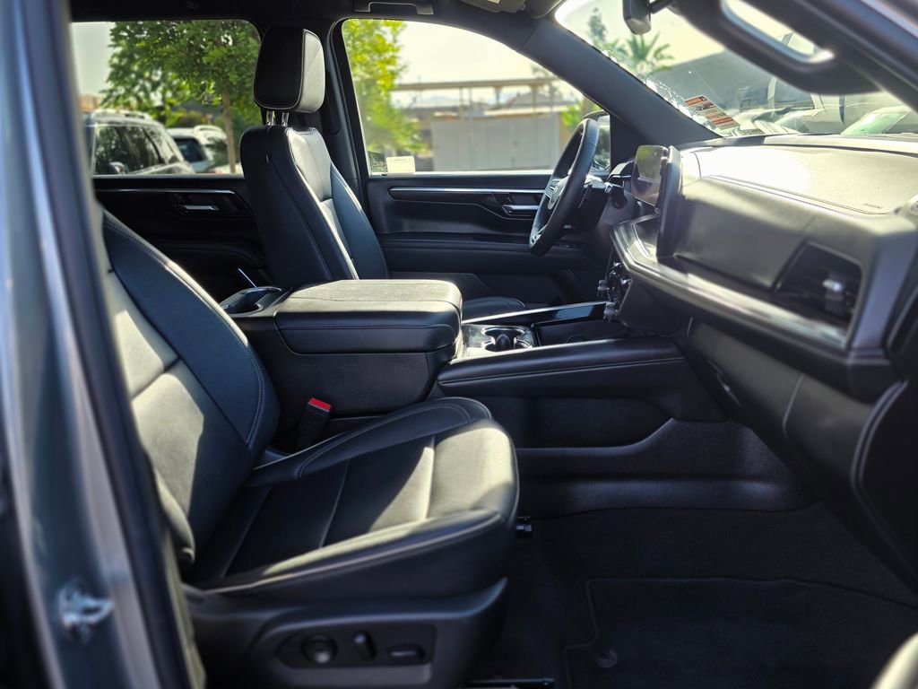 Used 2025 Chevrolet Suburban Premier image 10