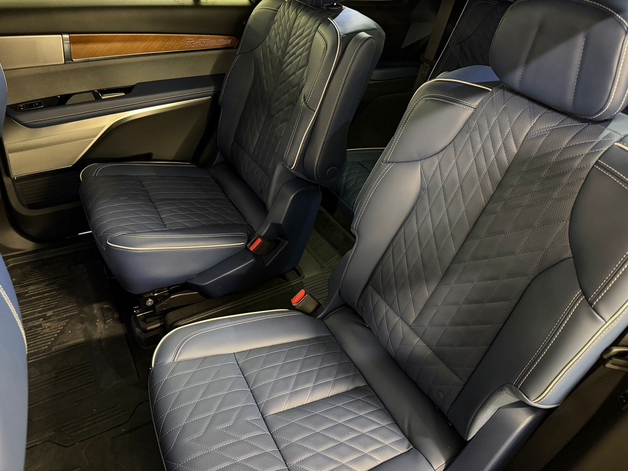 New 2026 Cadillac Vistiq Premium Luxury w/ LPO, Floor Liner Package AWD/4WD image 27