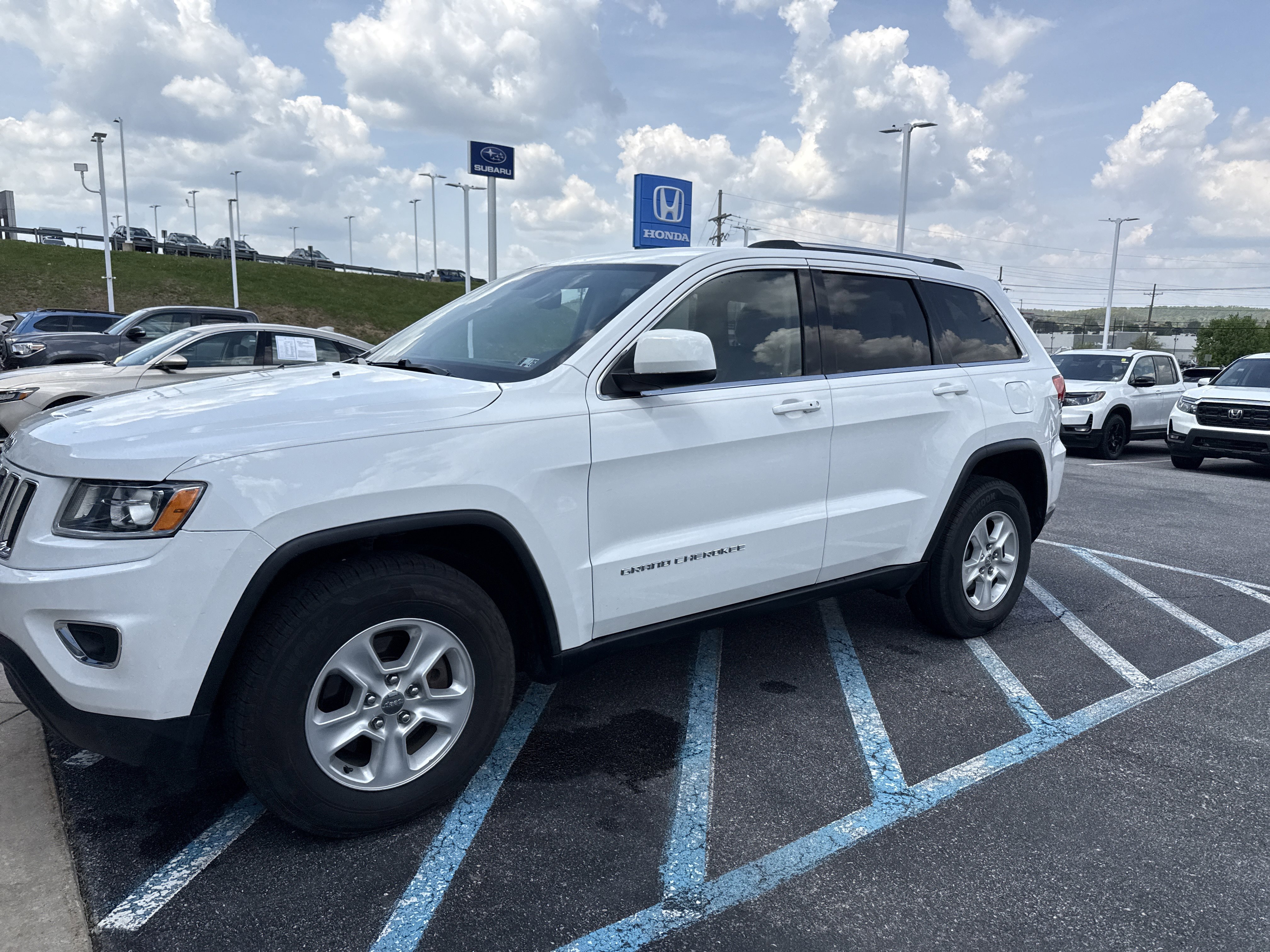Used 2014 Jeep Grand Cherokee Laredo w/ Quick Order Package 23E AWD/4WD image 7