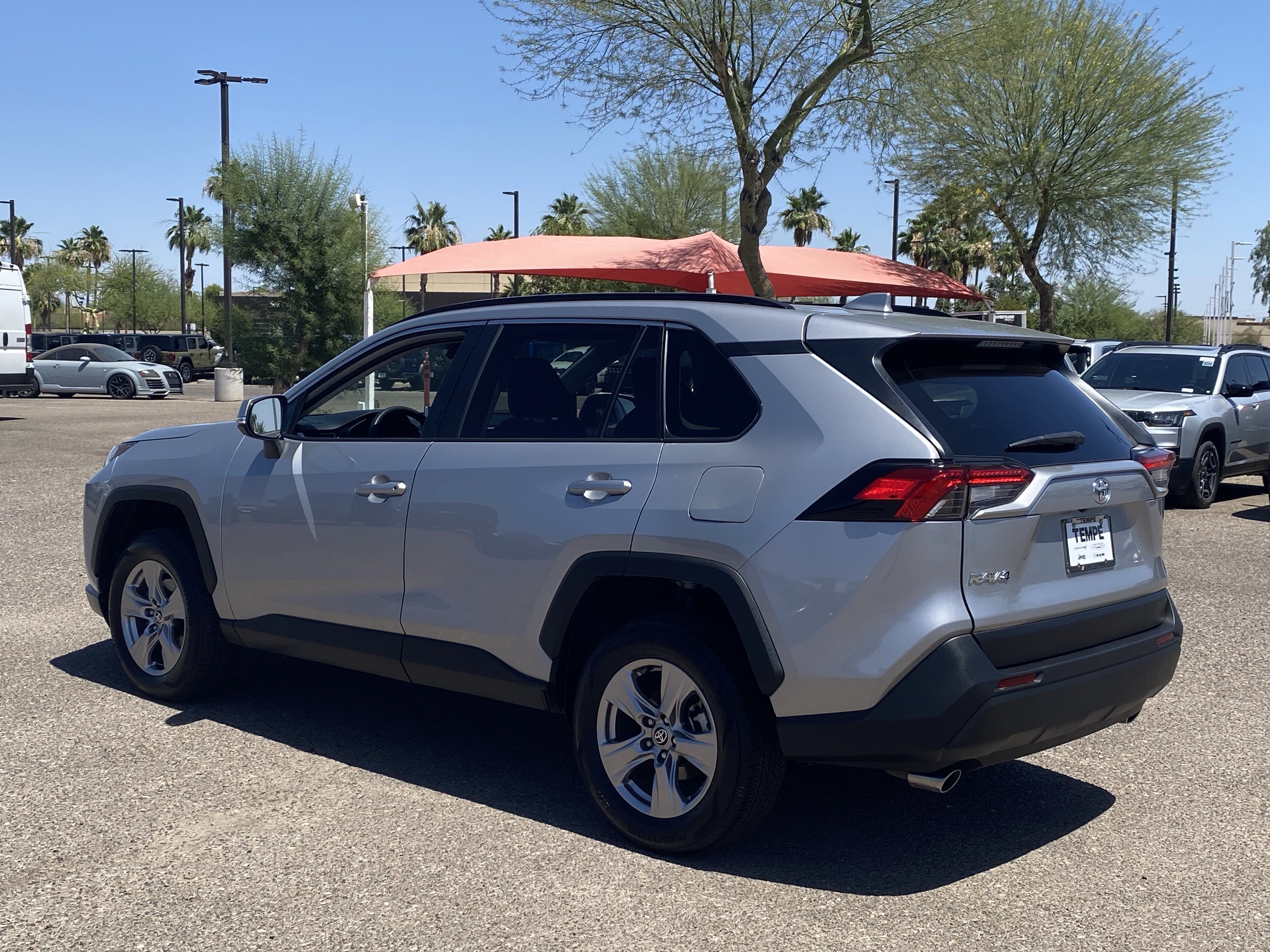 Used 2024 Toyota RAV4 XLE FWD image 4