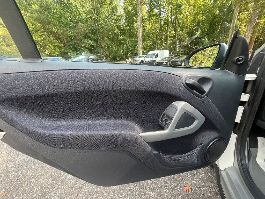Used 2014 smart fortwo pure RWD image 10