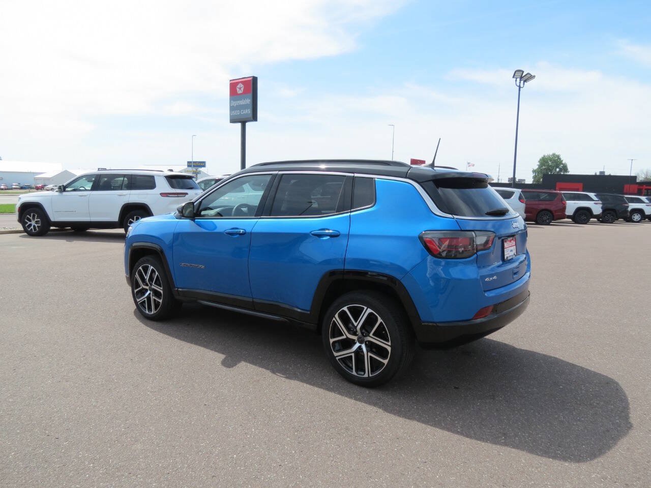 Used 2024 Jeep Compass Limited w/ Elite Group AWD/4WD image 9