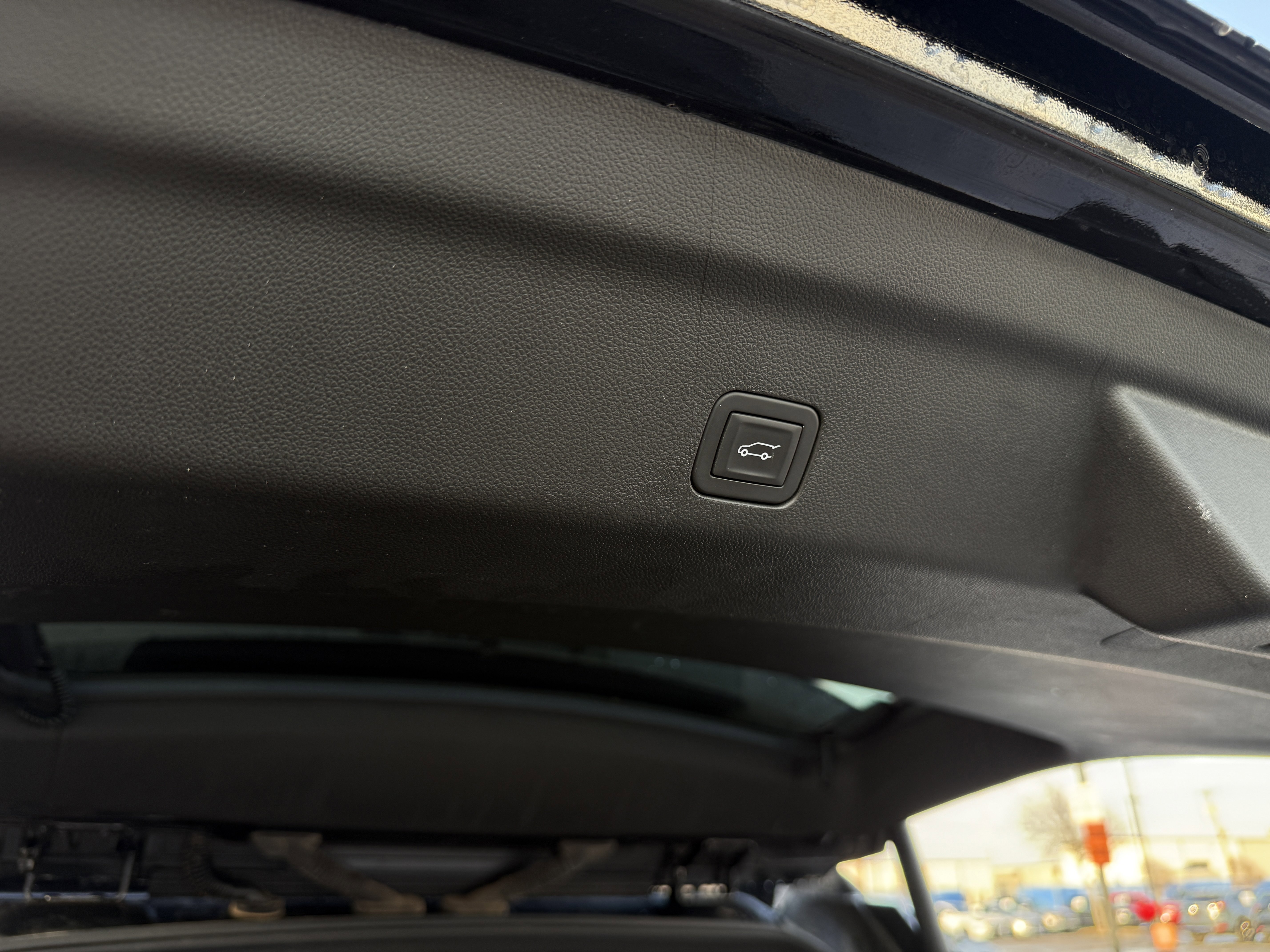 Used 2025 Chevrolet Suburban Z71 image 43