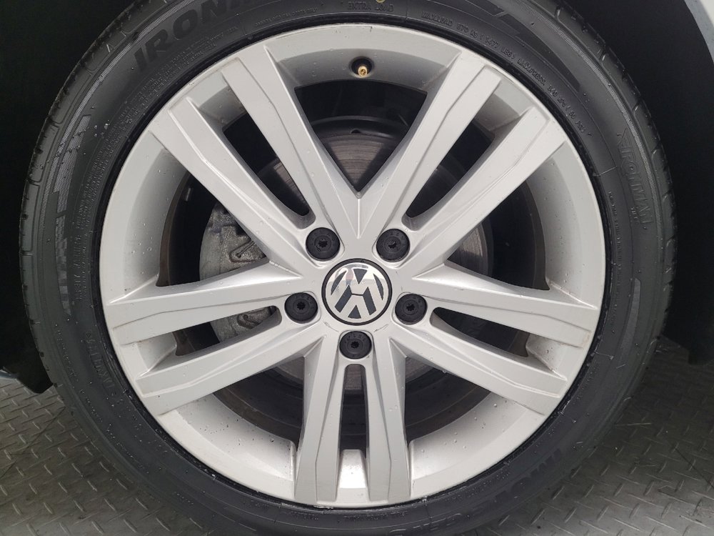 Used 2017 Volkswagen Jetta SEL FWD image 31