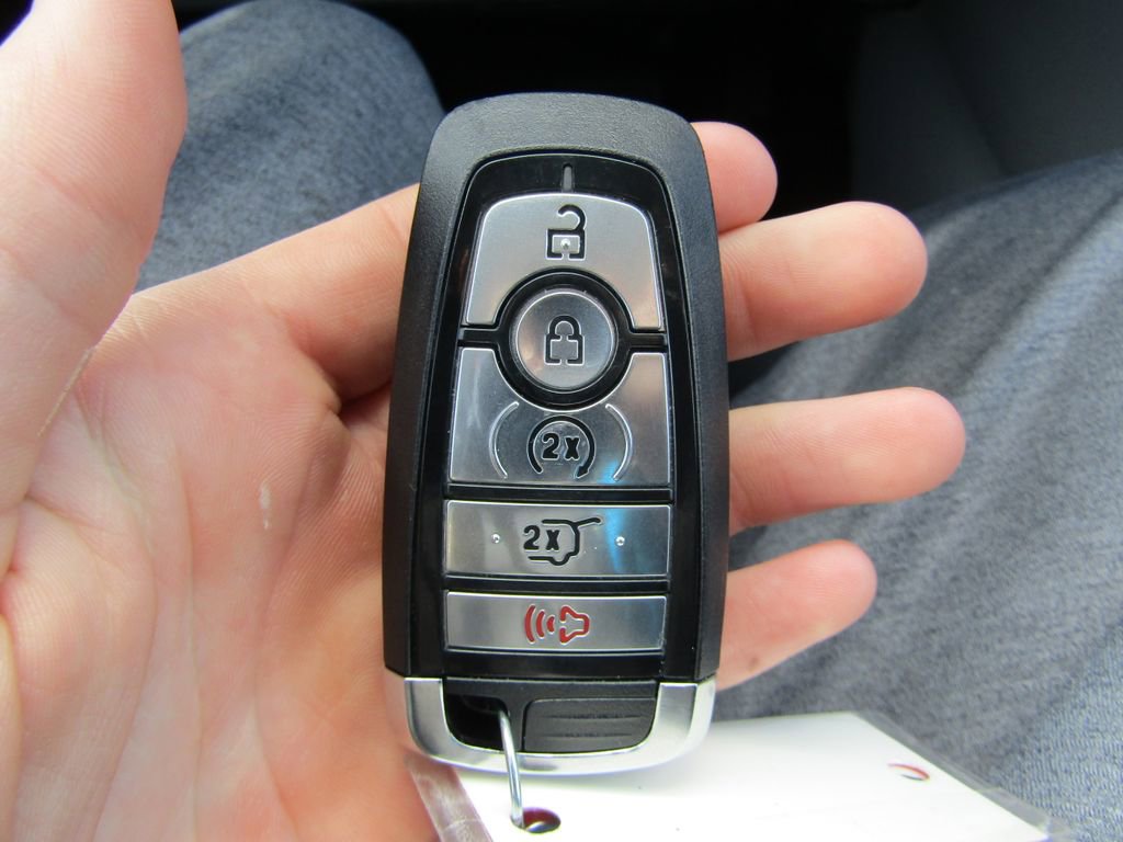 Used 2025 Ford Escape SE image 39