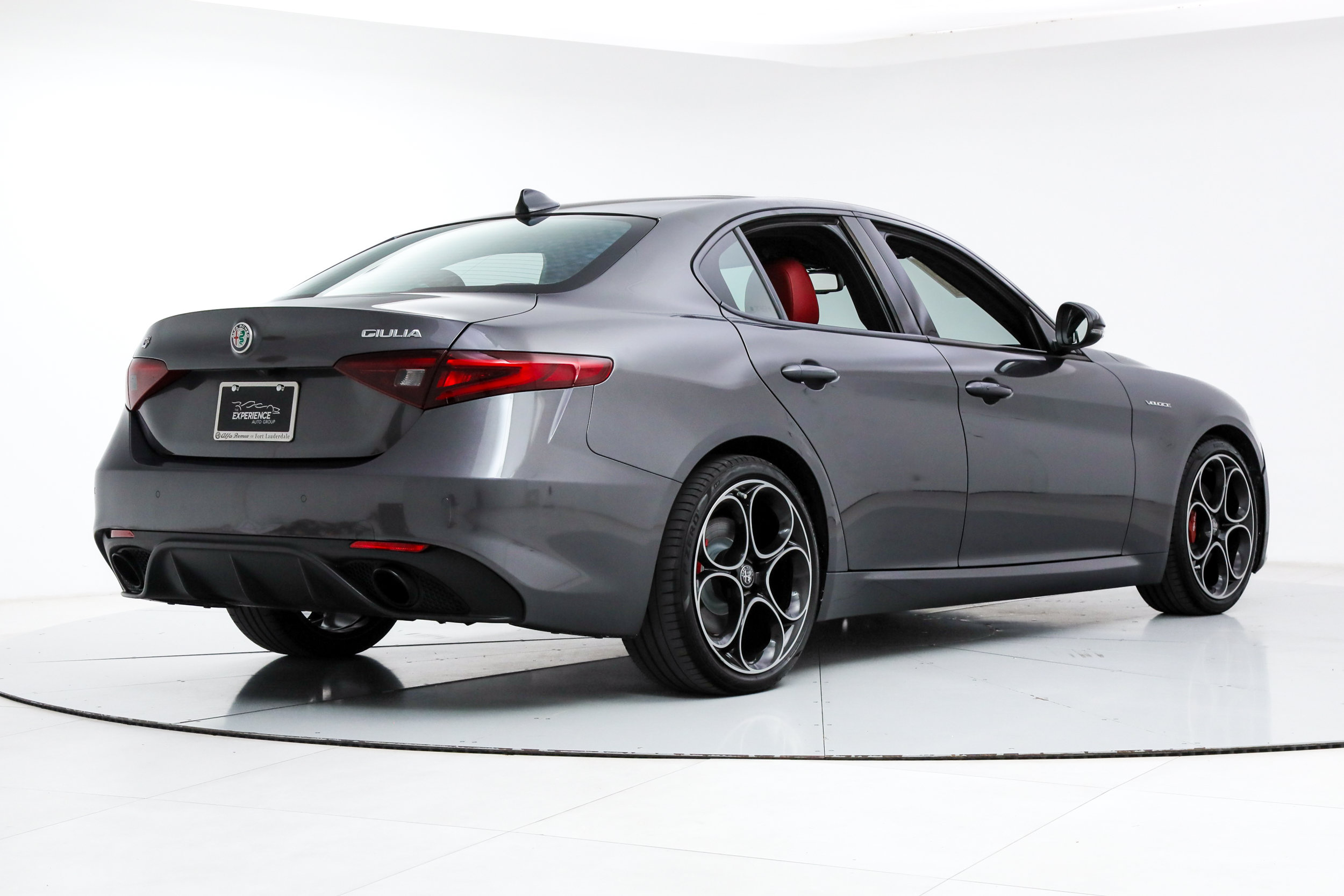 Used 2023 Alfa Romeo Giulia Veloce RWD image 5