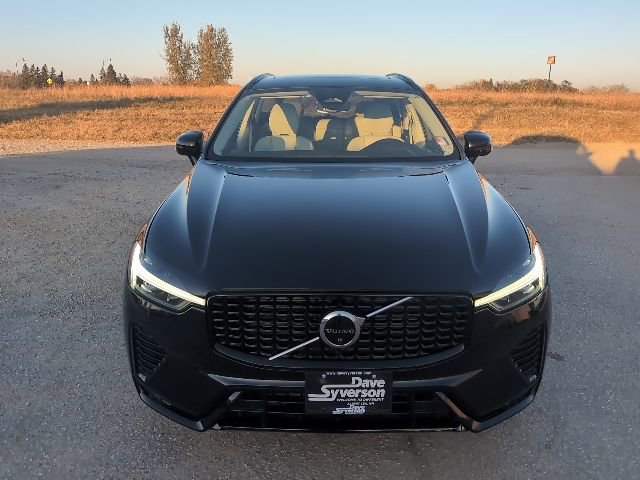 Used 2023 Volvo XC60 B5 Plus image 33