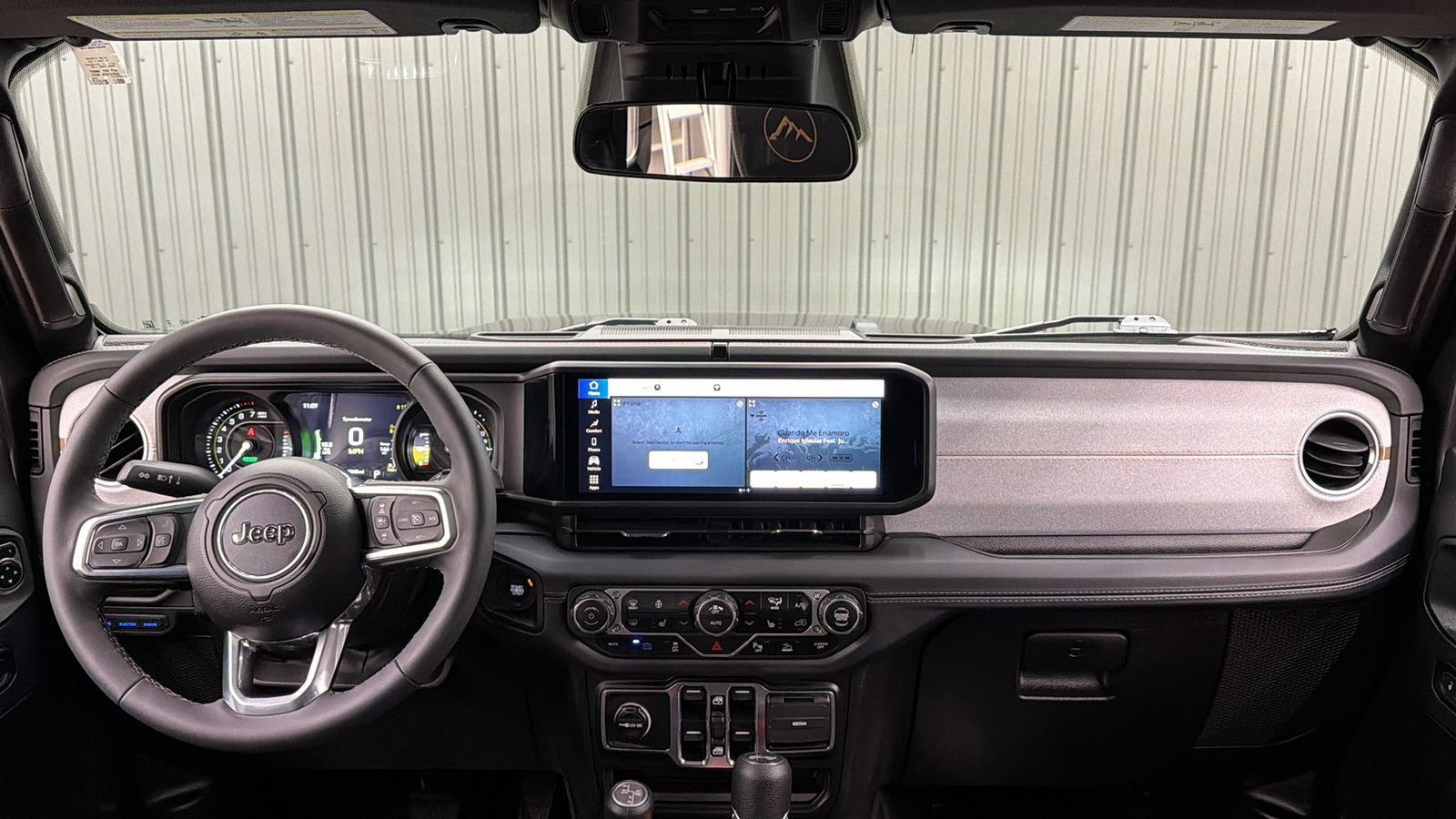 Used 2025 Jeep Wrangler Unlimited Sahara w/ Safety Group AWD/4WD image 33