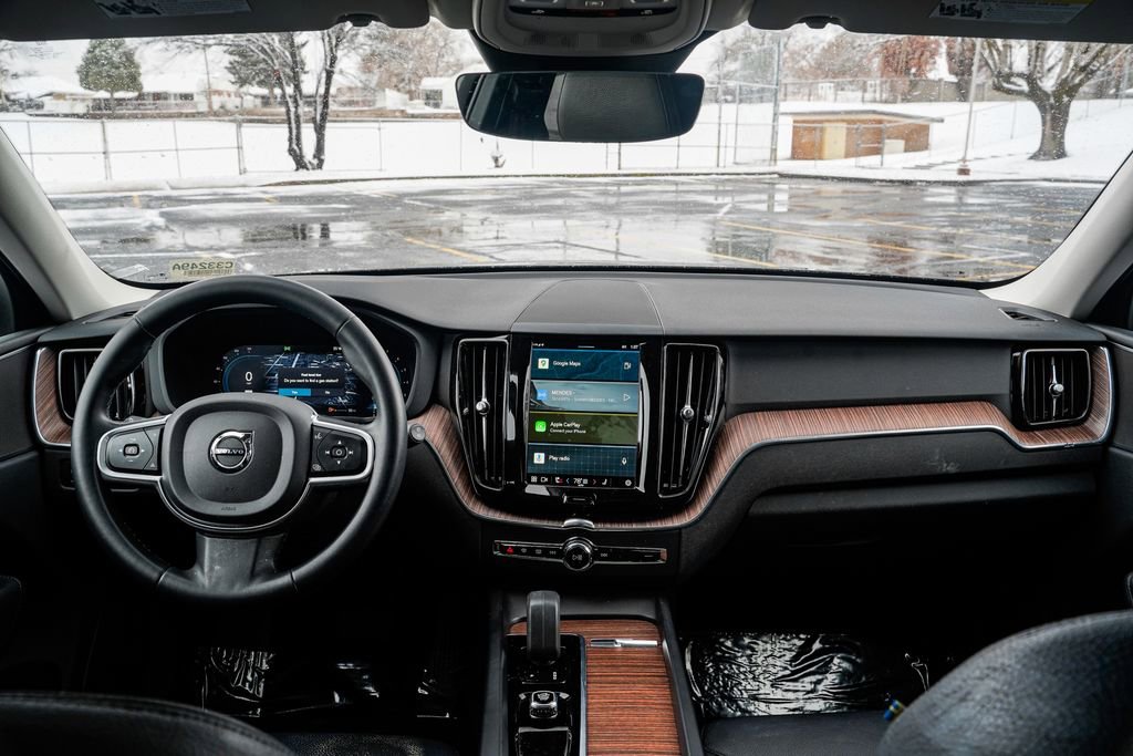 Used 2022 Volvo XC60 B5 Momentum w/ Advanced Package image 10