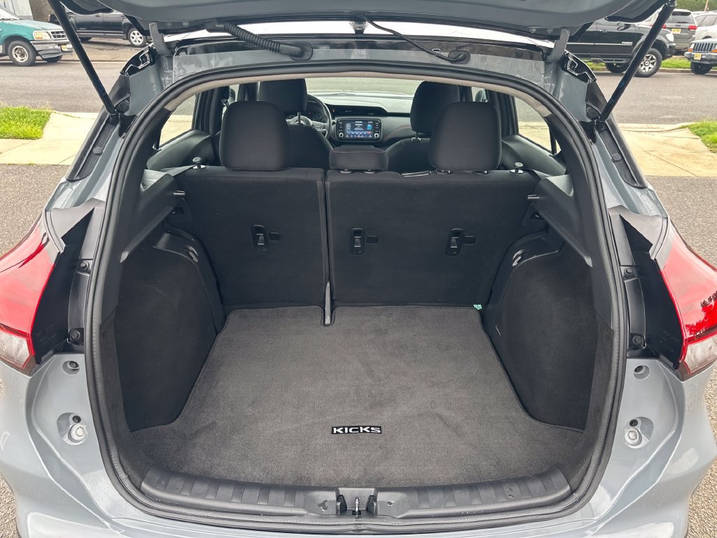 Used 2023 Nissan Kicks SR FWD image 20