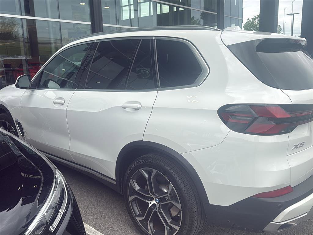 Used 2024 BMW X5 xDrive40i w/ Premium Package AWD/4WD image 1