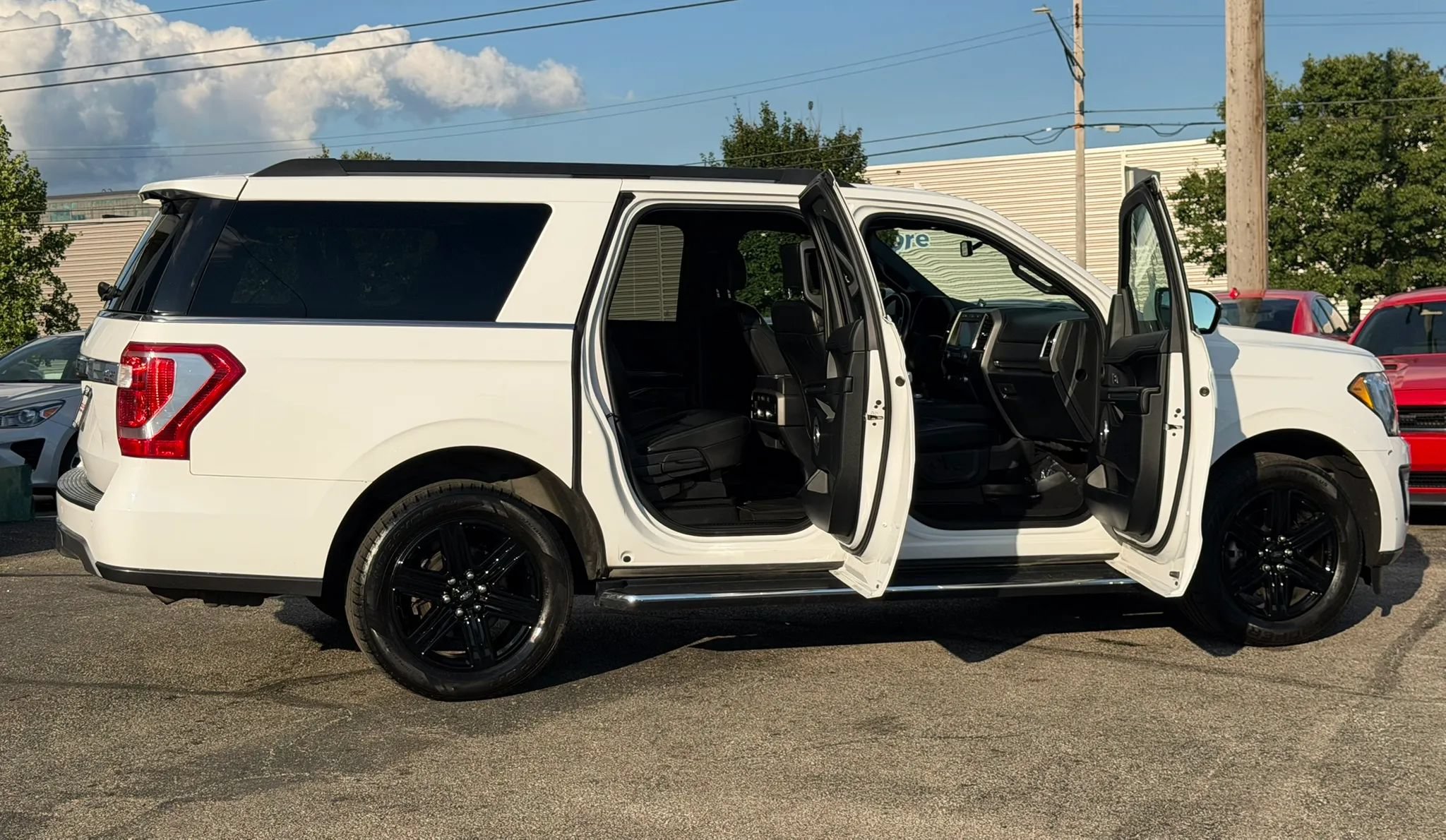 Used 2020 Ford Expedition Max XLT w/ Equipment Group 202A AWD/4WD image 26