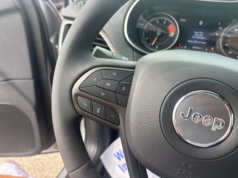 Used 2022 Jeep Cherokee Trailhawk w/ Premium Leather Package AWD/4WD image 32