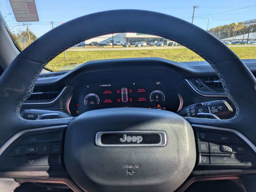 Used 2023 Jeep Grand Cherokee Limited w/ Black Appearance Package image 27