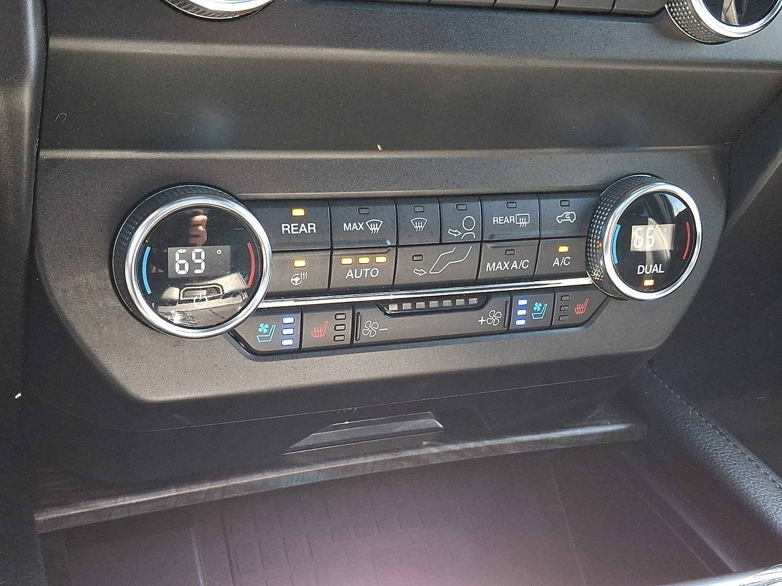 Certified 2019 Ford Expedition Limited w/ Equipment Group 301A AWD/4WD image 20