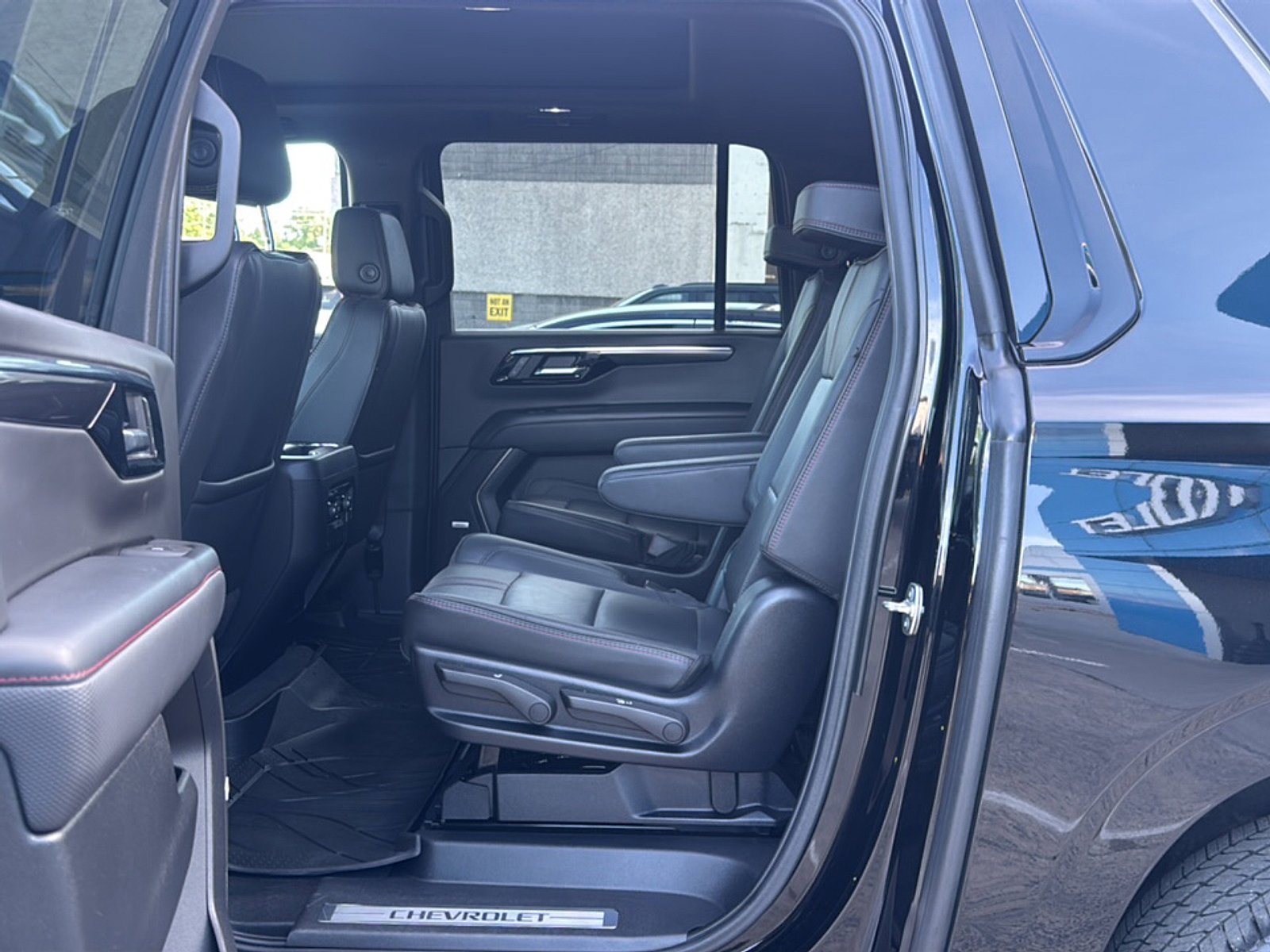 Used 2025 Chevrolet Suburban RST w/ Comfort Package AWD/4WD image 22