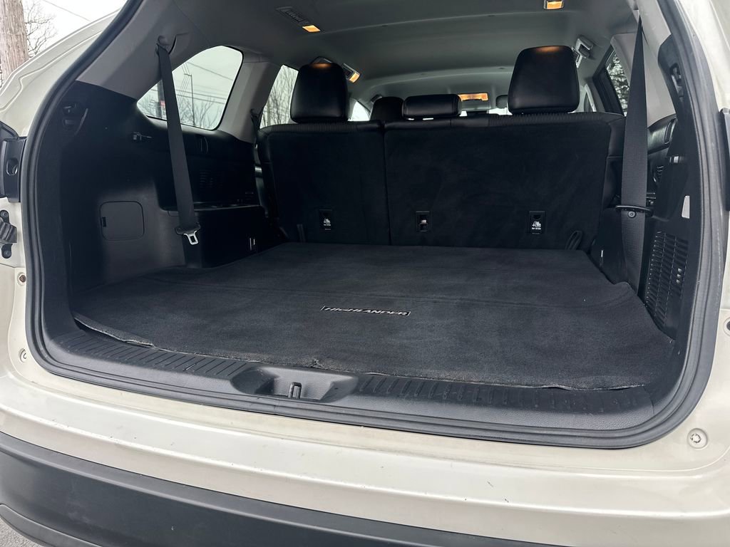 Used 2017 Toyota Highlander LE image 15