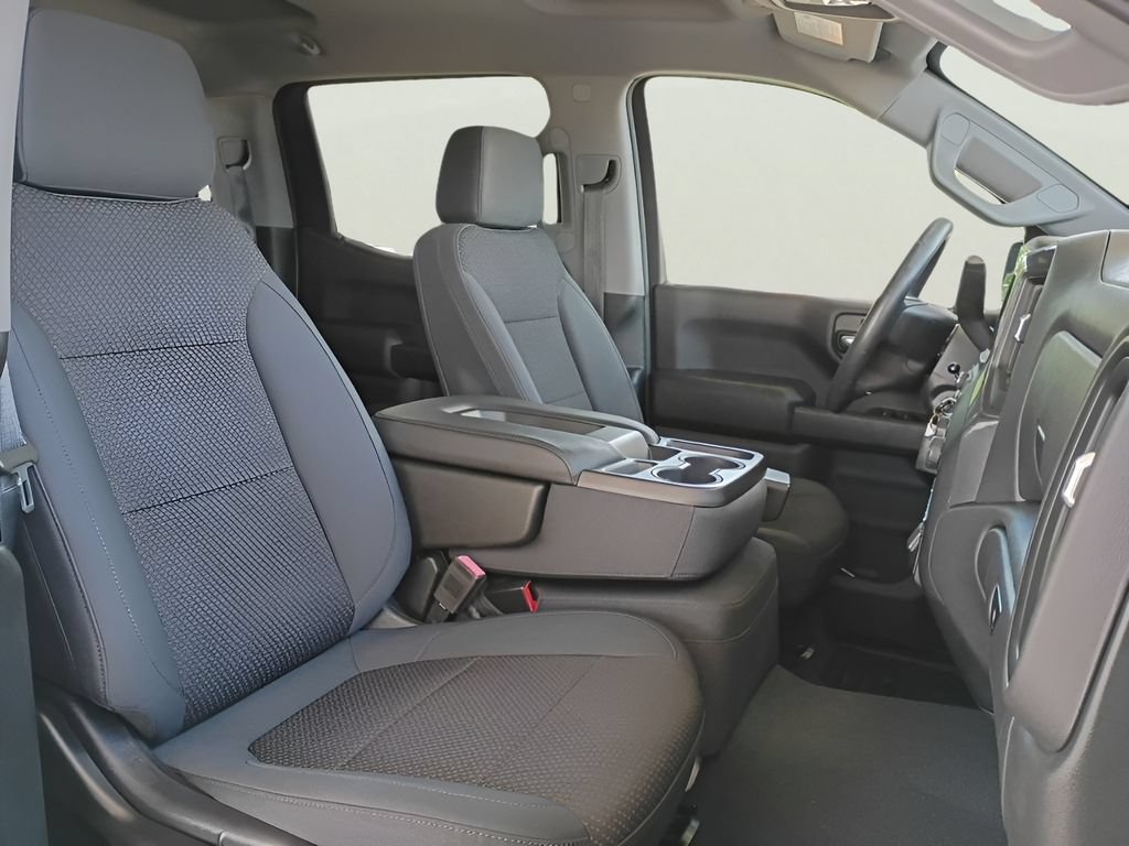 Used 2019 Chevrolet Silverado 1500 Custom w/ Custom Convenience Package RWD image 3