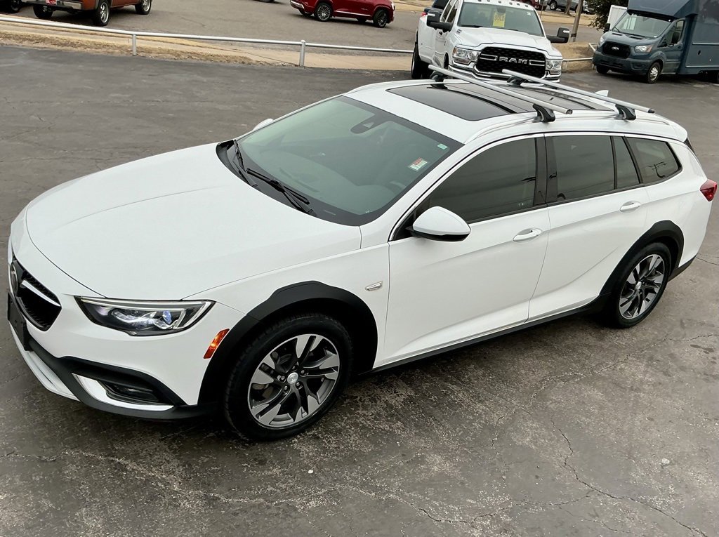 Used 2018 Buick Regal Essence w/ Driver Confidence Package #1 image 5