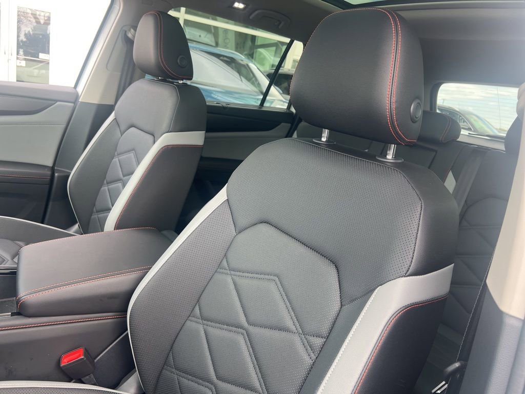 Used 2025 Volkswagen Atlas Peak Edition SE image 14