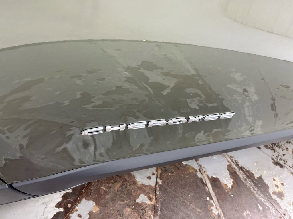 Used 2021 Jeep Cherokee Latitude AWD/4WD image 24