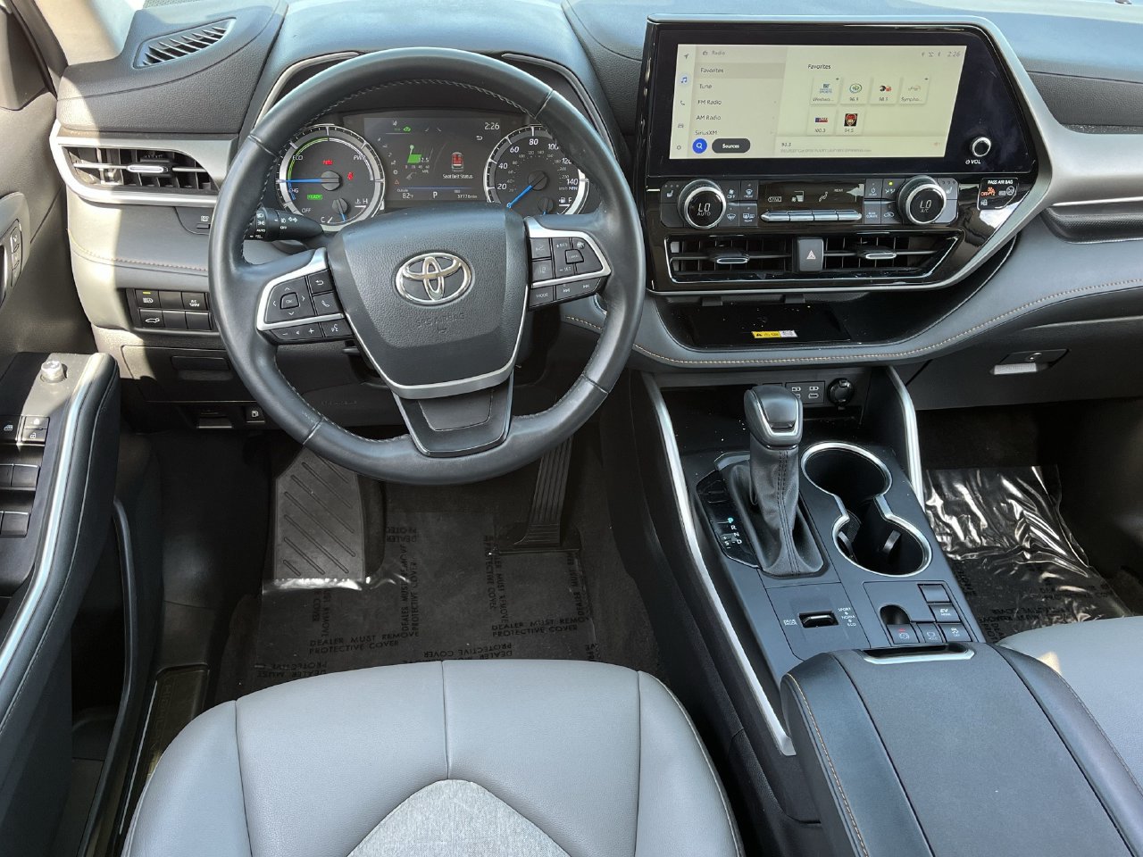 Used 2023 Toyota Highlander Bronze Edition FWD image 10