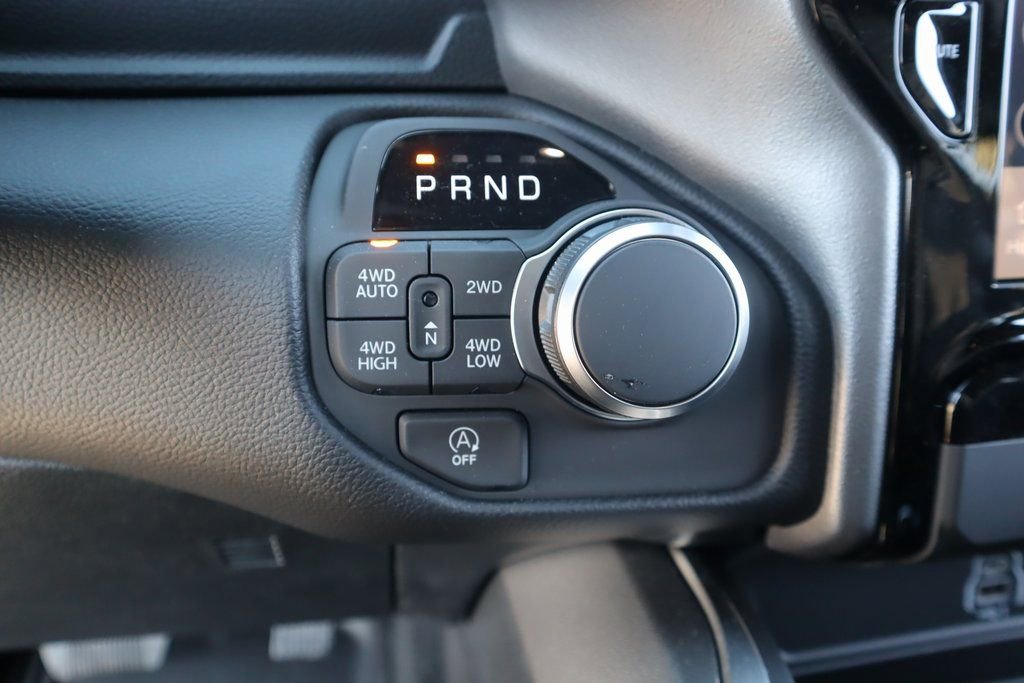 New 2026 RAM 1500 4x4 Crew Cab image 9