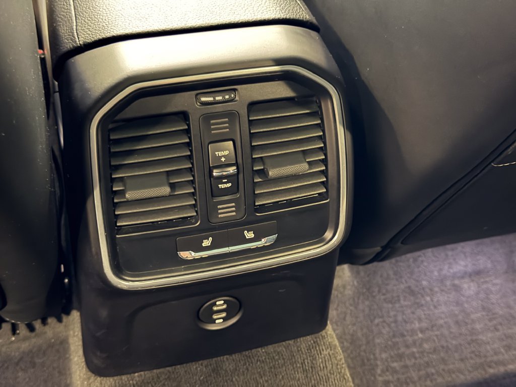 Certified 2023 Porsche Macan AWD/4WD image 27