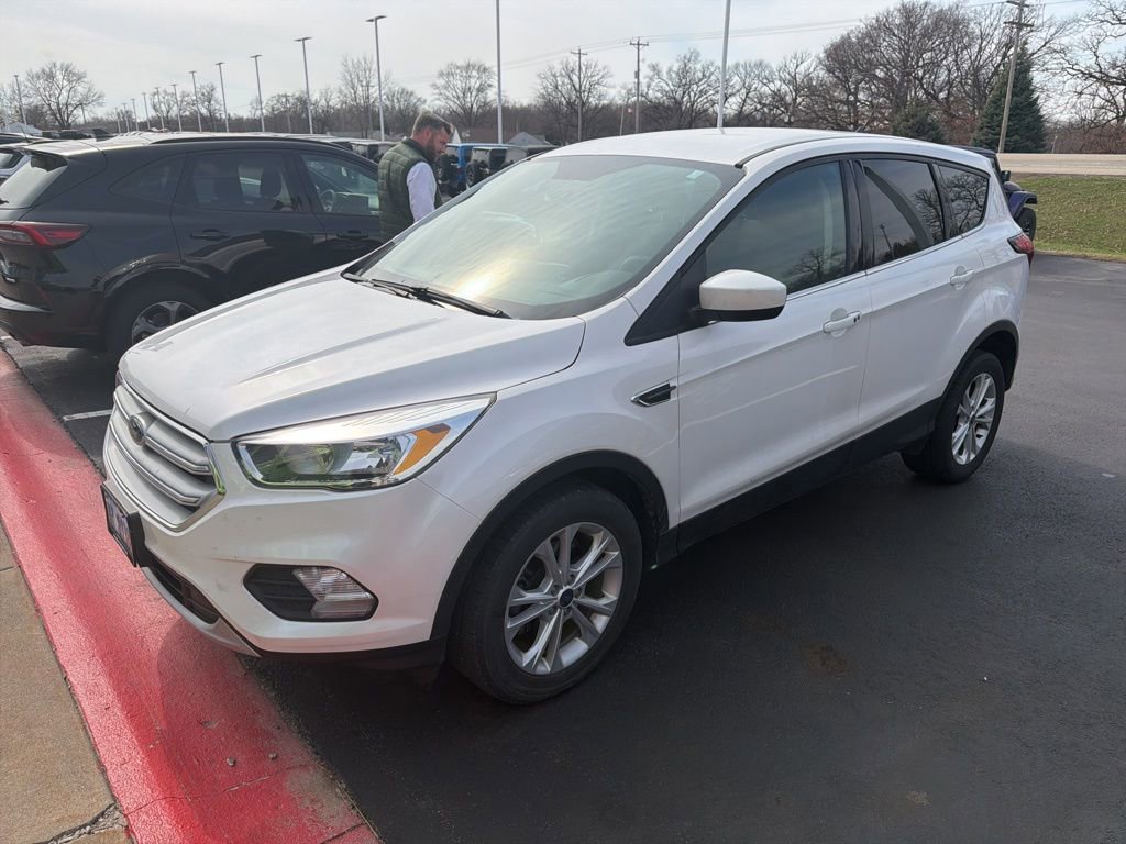 Used 2019 Ford Escape SE image 1