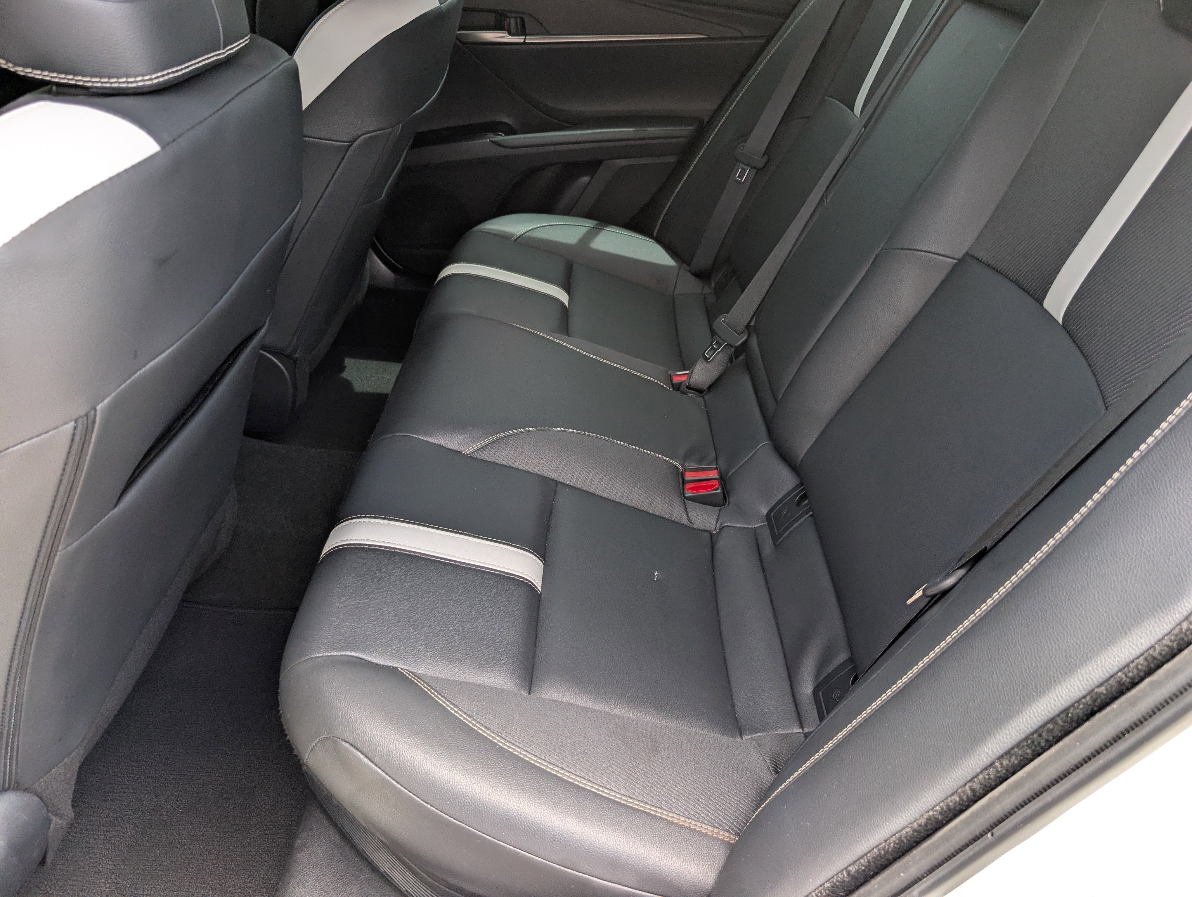Used 2025 Toyota Camry SE FWD image 27