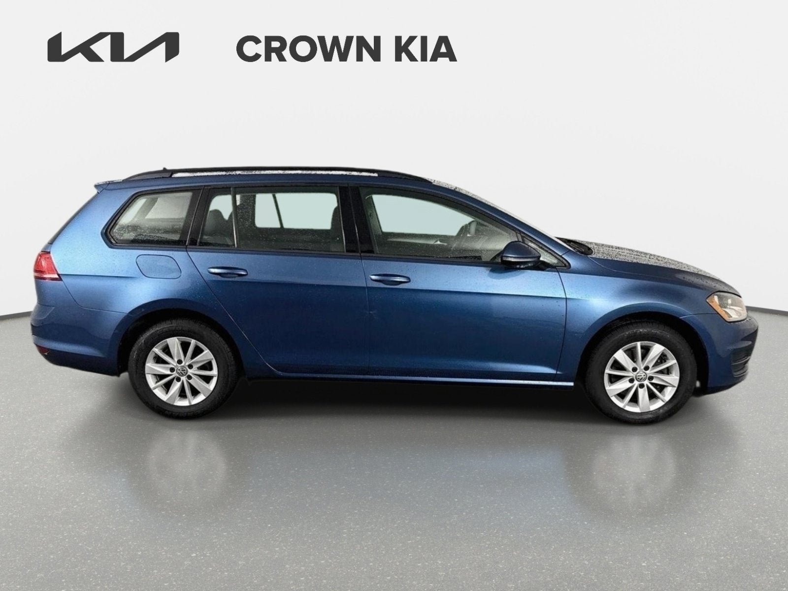 Used 2017 Volkswagen Golf S FWD image 4