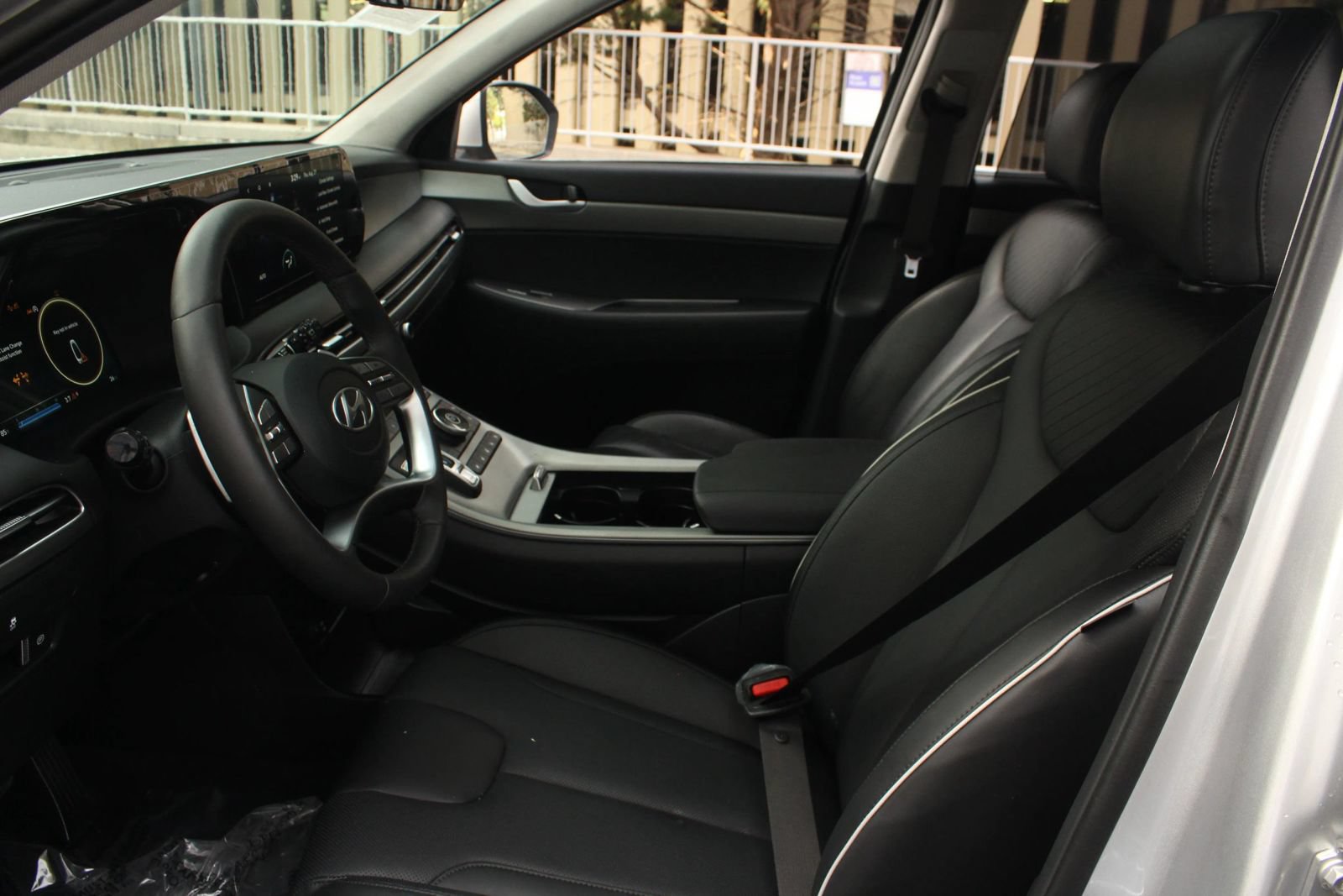 Used 2025 Hyundai Palisade SEL FWD image 14