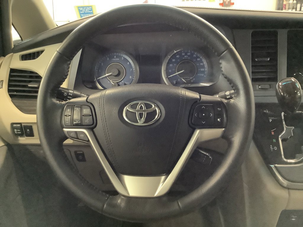 Used 2015 Toyota Sienna XLE FWD image 8