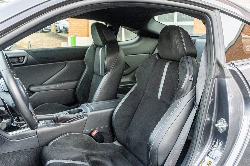 Used 2023 Toyota GR86 Premium w/ ALL Weather Mat Package (TMS) image 6